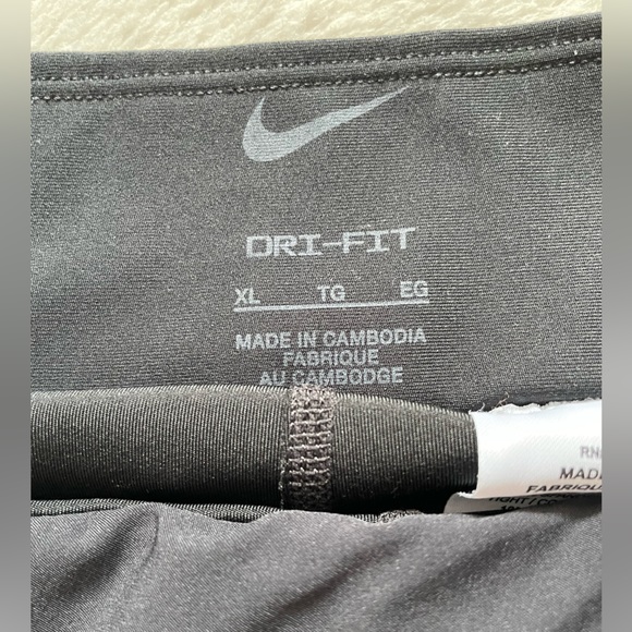 Nike Women’s Golf Skirt With Built in Shorts and Pockets - Picture 5 of 6